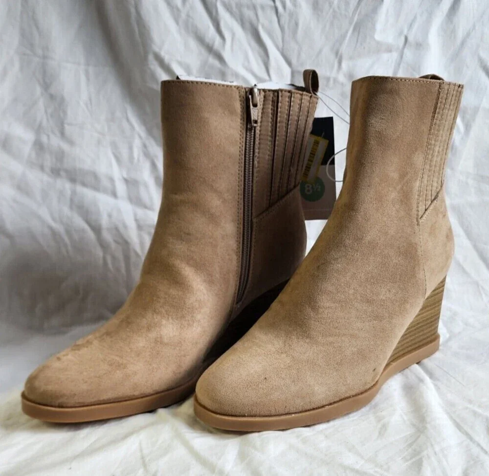 New Universal Thread Women's Cypress Wedge Boots Taupe Size 11